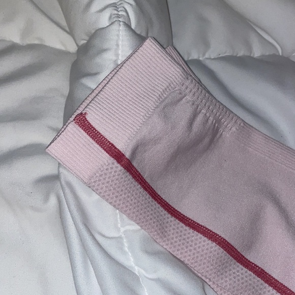 Strawberry OMBRÉ yoga set 🧘🏻♀️ - Picture 4 of 6